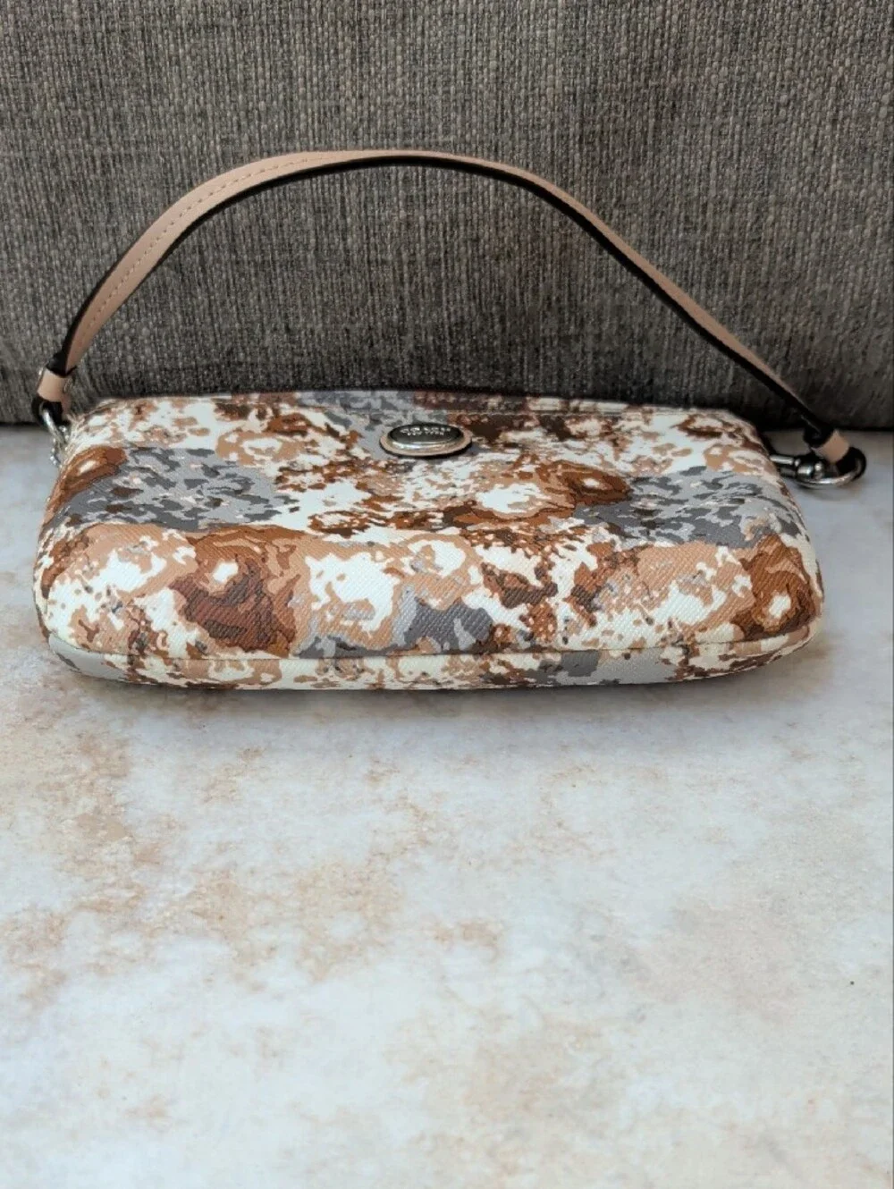 Coach Peyton Floral Neutrals Medium Wristlet EUC